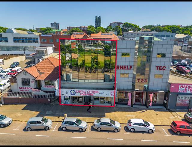 900M² BUILDING FOR SALE IN WINDERMERE